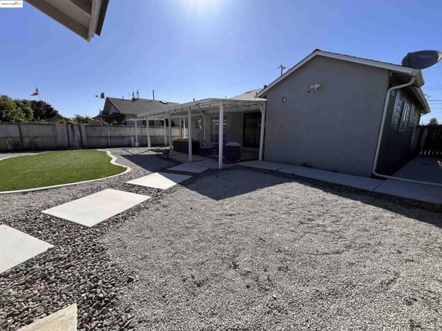 389 White Dr, Hayward CA: https://media.crmls.org/mediaz/9d808a81-1bfd-4509-a10a-2032f6b0bacc.jpg