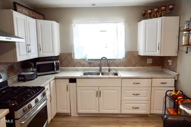 2101 Sweetland Street, Oxnard CA: https://media.crmls.org/mediaz/9d80e7fa-4198-4d6c-a859-57e63090eb46.jpg