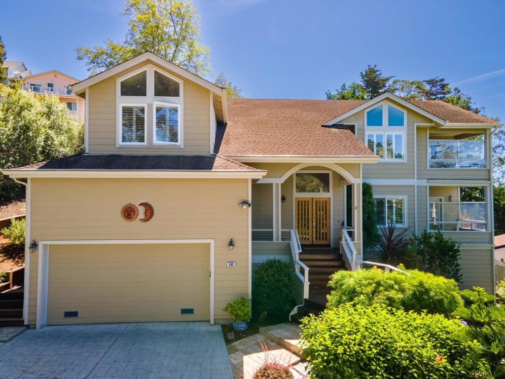 590 Miramar Drive