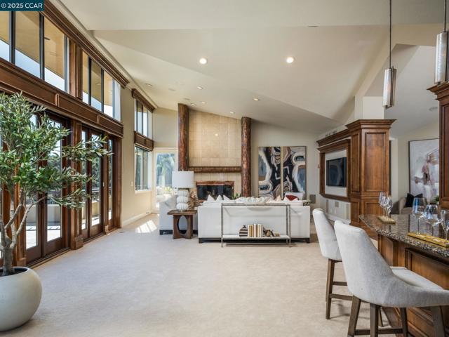 21 Deer Oaks Ct, Pleasanton CA: https://media.crmls.org/mediaz/9d81ec1a-5c11-4320-95db-fbfaf930a961.jpg