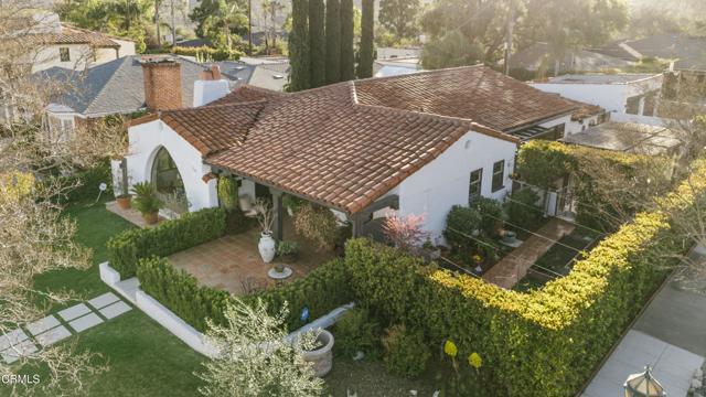 1241 Solita Road, Pasadena CA: https://media.crmls.org/mediaz/9d82328e-f24d-4b49-9b9f-6d1adb93ffd0.jpg