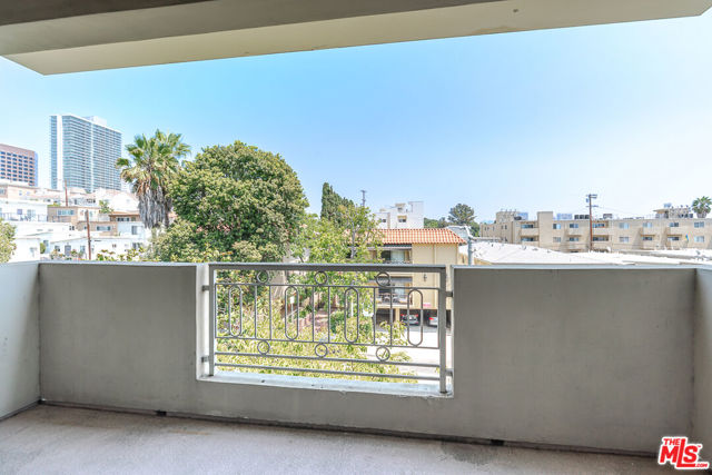 1409 Armacost Avenue, Los Angeles CA: https://media.crmls.org/mediaz/9d84080d-a6f0-4ee5-b95e-ecdc0211a0aa.jpg