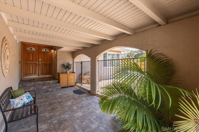5865 Snowbond Ct, San Diego CA: https://media.crmls.org/mediaz/9d848841-0370-4e4c-a089-d2a1ac2285b4.jpg