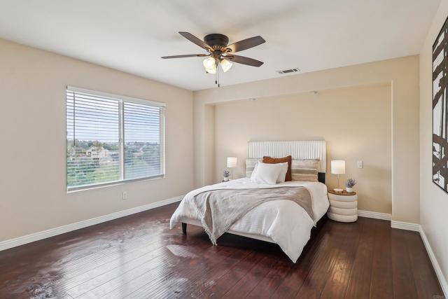 1215 Weaver St, San Diego CA: https://media.crmls.org/mediaz/9d84a6ba-795e-43d8-b58a-72126f10d336.jpg