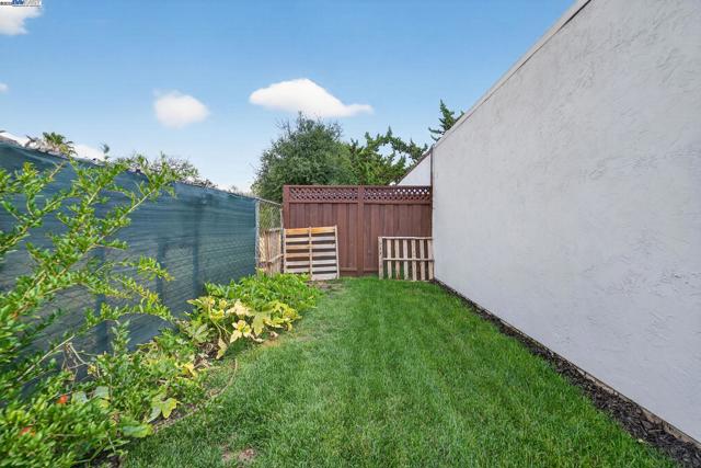 1810 Peary Way, Livermore CA: https://media.crmls.org/mediaz/9d84efff-a821-4b87-bf11-98525fcef788.jpg