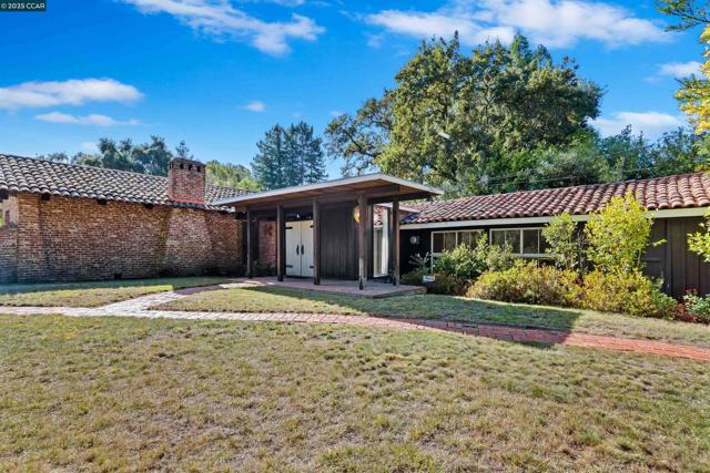 2339 Tice Valley Blvd, Walnut Creek CA: https://media.crmls.org/mediaz/9d85090f-a8ba-44b1-9486-bdde2d008dc3.jpg