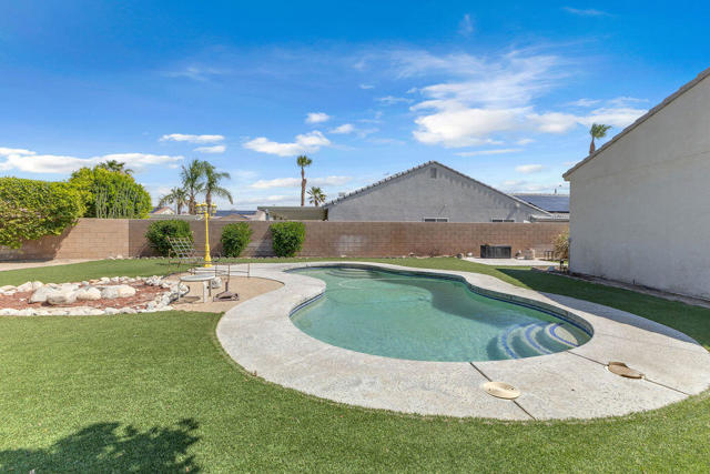 Image 27 of 38 For 68138 Seville Court