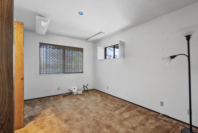 307 Mansfield Road, Hollister CA: https://media.crmls.org/mediaz/9d860756-ee38-4195-9754-99d9957790d0.jpg