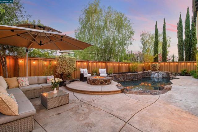 2261 Genoa St, Danville CA: https://media.crmls.org/mediaz/9d863d7f-0753-43ce-a691-ca8c226bf71b.jpg