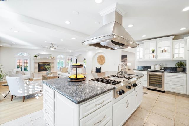 3211 Harvey Ct, Pleasanton CA: https://media.crmls.org/mediaz/9d869ada-5a36-46e1-b2d6-c233bf6537f2.jpg