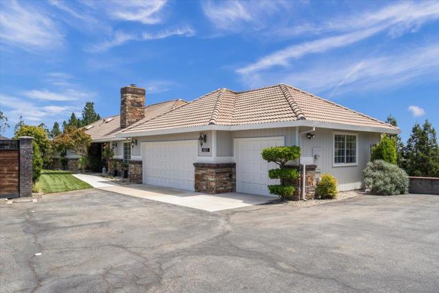 1501 Welburn Avenue, Gilroy CA: https://media.crmls.org/mediaz/9d86a861-1101-43fb-9fae-287fcb7a0ad6.jpg