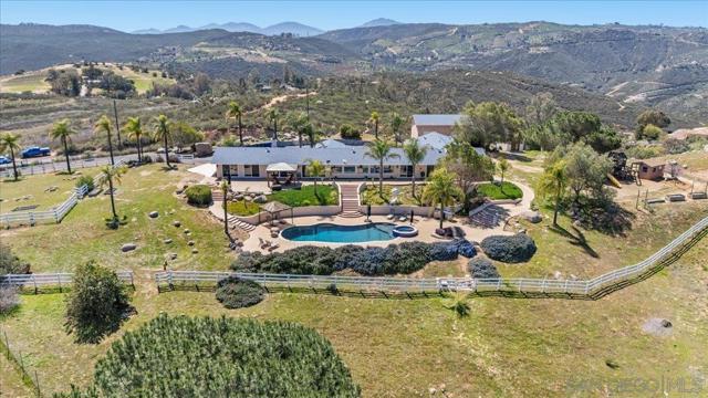 20403 Rancho Villa Rd, Ramona CA: https://media.crmls.org/mediaz/9d873ea0-f64b-47b7-b9b8-72f4a732e347.jpg