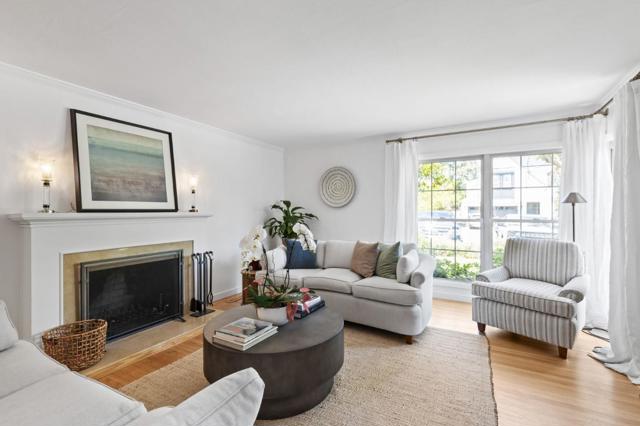 2061 Oakley Avenue, Menlo Park CA: https://media.crmls.org/mediaz/9d87883d-f9b6-4062-b3bb-a18ecad358fc.jpg