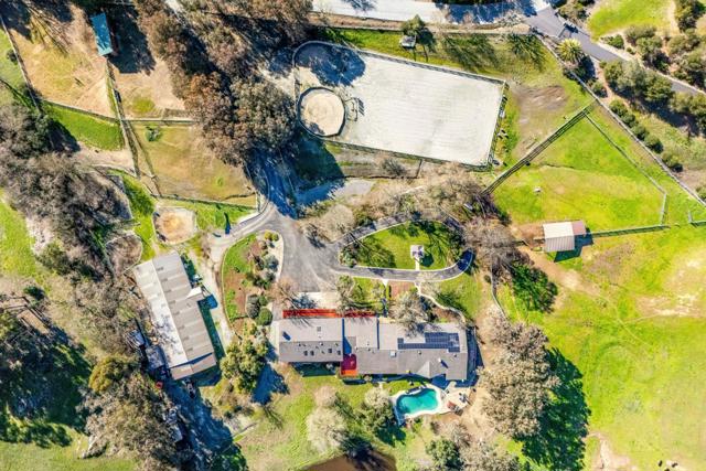 6915 Redwood Retreat Road, Gilroy CA: https://media.crmls.org/mediaz/9d87d484-be20-4eb4-8220-c0b5fff2f252.jpg