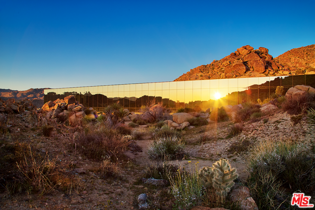 8198 Uphill Road, Joshua Tree CA: https://media.crmls.org/mediaz/9d8958e3-5d38-48d8-a4fa-237878ff84b1.jpg