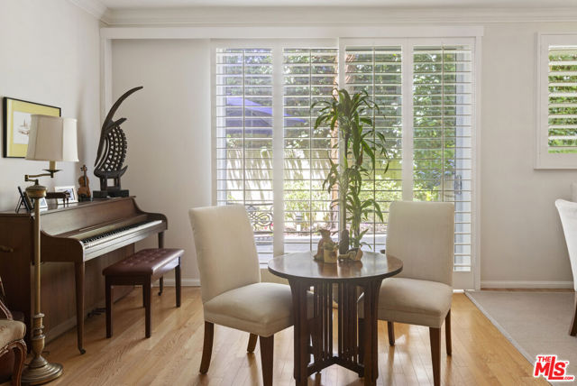 4949 Genesta Avenue, Encino CA: https://media.crmls.org/mediaz/9d89731d-ed14-4264-8bf6-615cb7904613.jpg