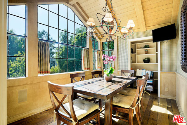 130 S LAYTON Drive, Los Angeles CA: https://media.crmls.org/mediaz/9d89b608-152f-479b-846f-2083913d9312.jpg