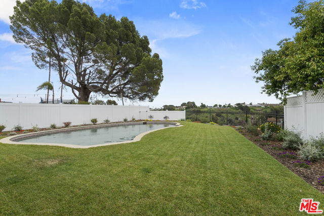 4444 Don Felipe Drive, Los Angeles CA: https://media.crmls.org/mediaz/9d89de1a-72cf-432e-bac3-aab471a93270.jpg