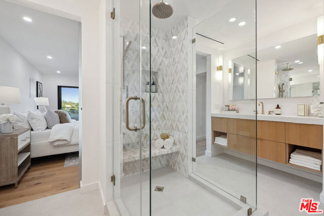 5221 Campo Road, Woodland Hills CA: https://media.crmls.org/mediaz/9d89ef7c-fc1f-4007-a574-ce76ec5980a8.jpg
