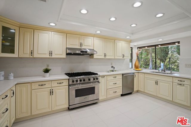 2644 Basil Lane, Los Angeles CA: https://media.crmls.org/mediaz/9d8ab14d-b68e-4b5d-9491-6da180e81240.jpg