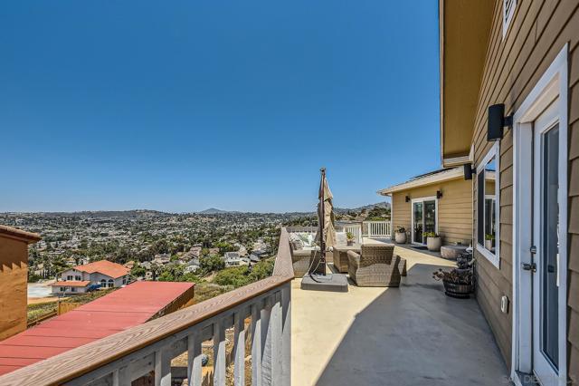 9180 Tokaj Ln, Spring Valley CA: https://media.crmls.org/mediaz/9d8ab1e9-bc9e-484f-a558-e50b5cf1f761.jpg