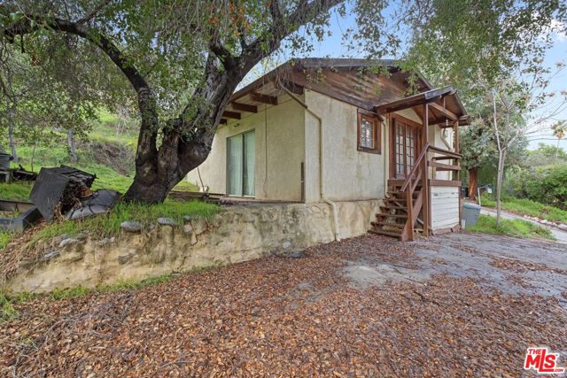 11317 Santol Drive, Sylmar CA: https://media.crmls.org/mediaz/9d8ac10b-5efb-44e7-afef-9cd305383c3d.jpg