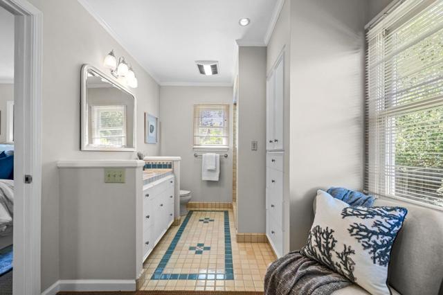 4040 Valente Court, Lafayette CA: https://media.crmls.org/mediaz/9d8af2d2-427d-40e1-825a-4ed6457a0ce6.jpg