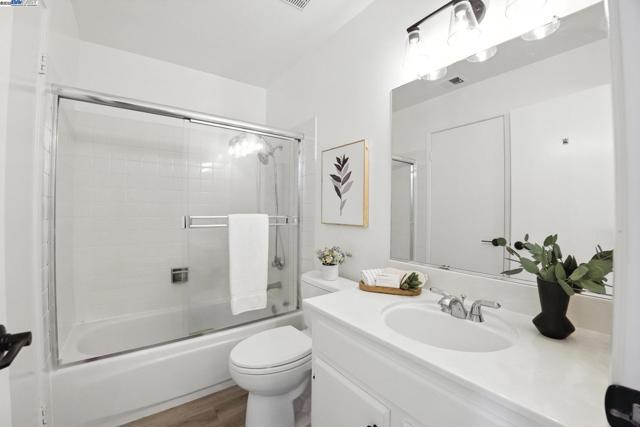 102 Rolling Green Cir, Pleasant Hill CA: https://media.crmls.org/mediaz/9d8b14fd-2e00-4a5d-9cdf-0bb6c205bd12.jpg