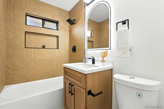 2736 Burgener Blvd, San Diego CA: https://media.crmls.org/mediaz/9d8cc147-b5e6-432e-bf23-f4ee793b9c18.jpg