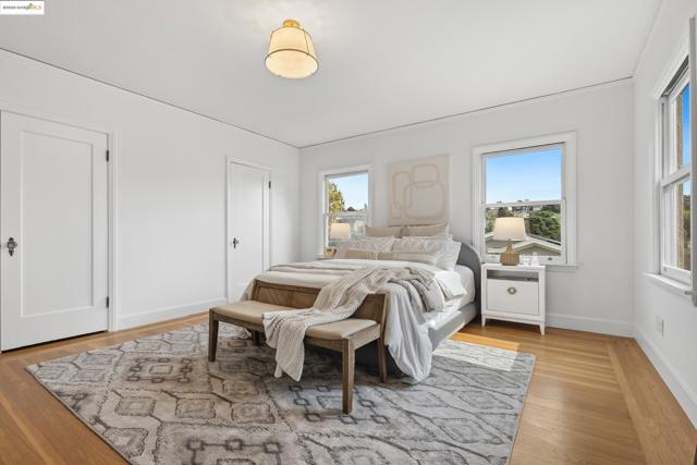 1048 Annerley Rd, Oakland CA: https://media.crmls.org/mediaz/9d8d3b6e-f7ef-4556-9c27-ee26e7d850d6.jpg