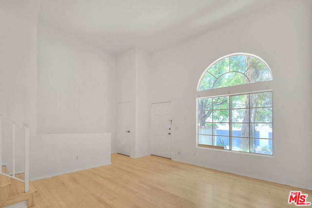 8741 Darby Avenue, Northridge CA: https://media.crmls.org/mediaz/9d8d451d-d92d-4786-842a-4b0ab9867b7d.jpg
