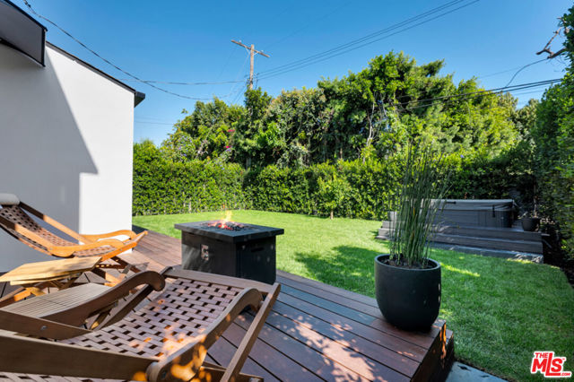 418 N Bowling Green Way, Los Angeles CA: https://media.crmls.org/mediaz/9d8d7d64-8e66-4487-9c3b-0dd3f903aa5d.jpg