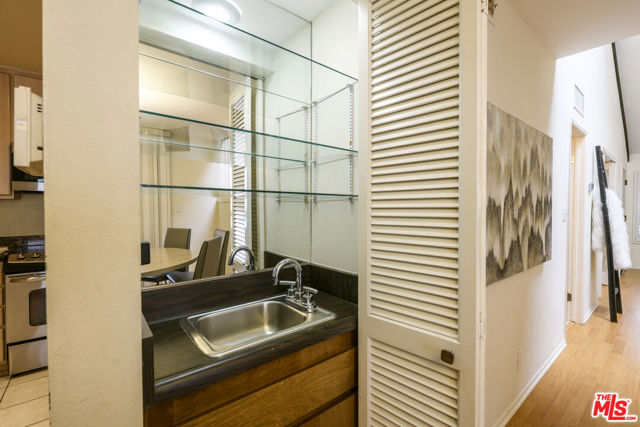 4628 Maytime Lane, Culver City CA: https://media.crmls.org/mediaz/9d8d8606-dc70-4505-8eea-25c147851a62.jpg