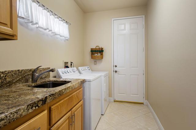 78328 Calle Las Ramblas, La Quinta CA: https://media.crmls.org/mediaz/9d8d97e5-47dd-4718-82c8-b4ecf5d42e80.jpg