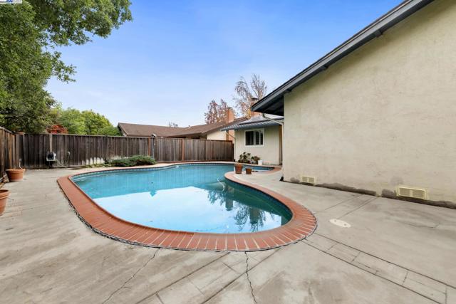 5145 Springdale Ave, Pleasanton CA: https://media.crmls.org/mediaz/9d8dd7b1-de43-48c6-95b0-36f133becb0d.jpg