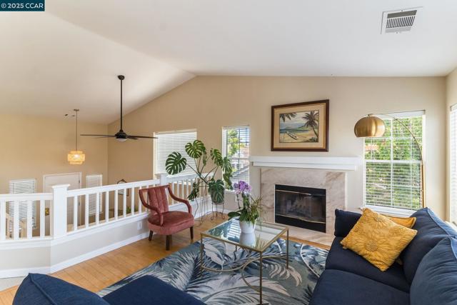 289 Crestview Ave, Martinez CA: https://media.crmls.org/mediaz/9d8e4a6f-57e0-4459-855c-98c1df79618d.jpg