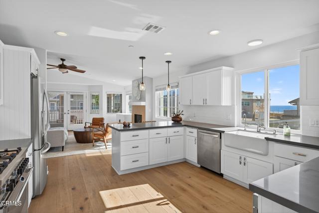 Detail Gallery Image 4 of 57 For 1111 Dover Ln, Ventura,  CA 93001 - 4 Beds | 3/1 Baths