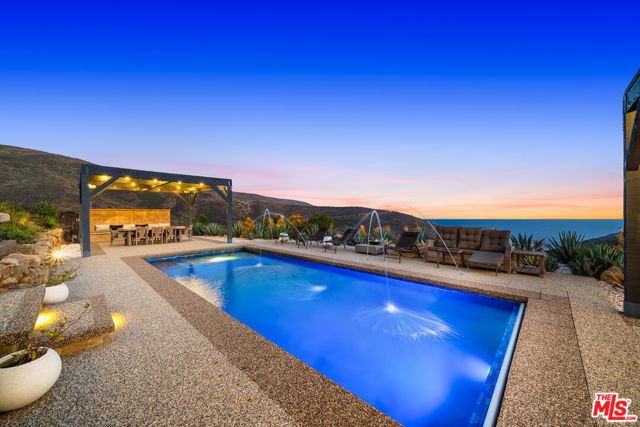 10715 Yerba Buena Road, Malibu CA: https://media.crmls.org/mediaz/9d8e7767-4180-4acb-880b-1568ea2cbe25.jpg