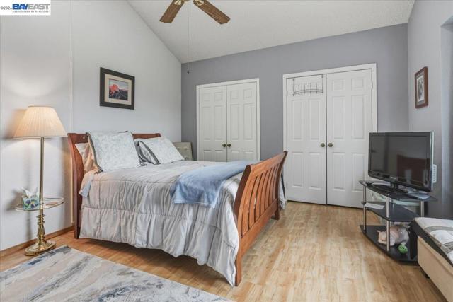 466 Crystalline Dr, Fremont CA: https://media.crmls.org/mediaz/9d8e9219-4d1c-478d-9cf4-888f7faa14b5.jpg