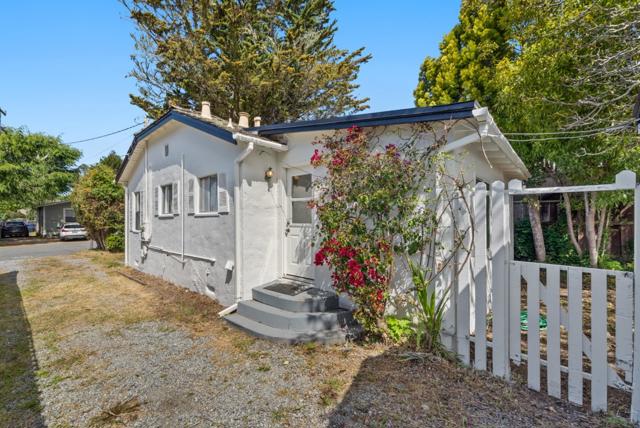 1760 48th Avenue, Capitola CA: https://media.crmls.org/mediaz/9d8eb624-10ad-4228-881a-f26a0d19ca7a.jpg