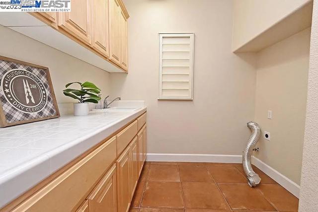 787 Barleta Ln, Livermore CA: https://media.crmls.org/mediaz/9d8ff774-a1a8-45b0-871f-169ff9e2f7fd.jpg