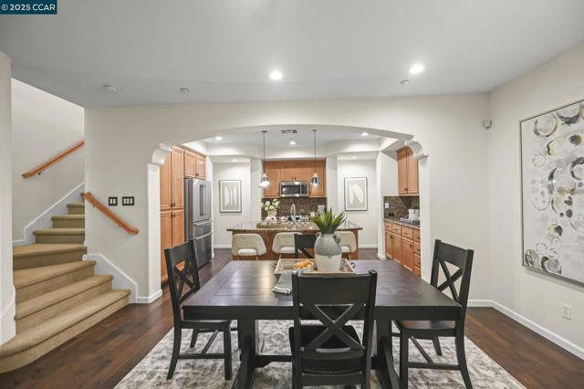 7774 Stoneleaf Rd, San Ramon CA: https://media.crmls.org/mediaz/9d908992-81b4-43fa-8cbe-5b643a0285a6.jpg