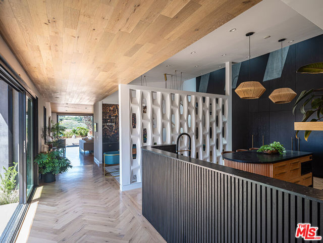 4587 Don Felipe Drive, Los Angeles CA: https://media.crmls.org/mediaz/9d910fc7-04b8-4155-92f8-2846cce87667.jpg