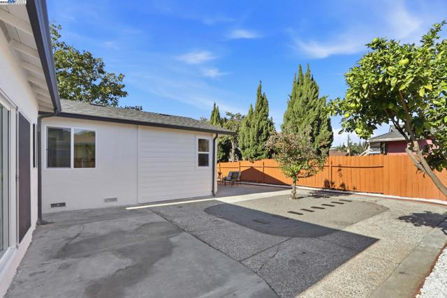 32252 Coronation dr, Union City CA: https://media.crmls.org/mediaz/9d9119dd-406d-446c-bf3a-9b42e30e1408.jpg
