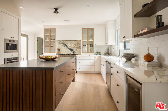 7609 Alverstone Avenue, Los Angeles CA: https://media.crmls.org/mediaz/9d9132b3-dcd5-4785-af16-787b8a84282d.jpg