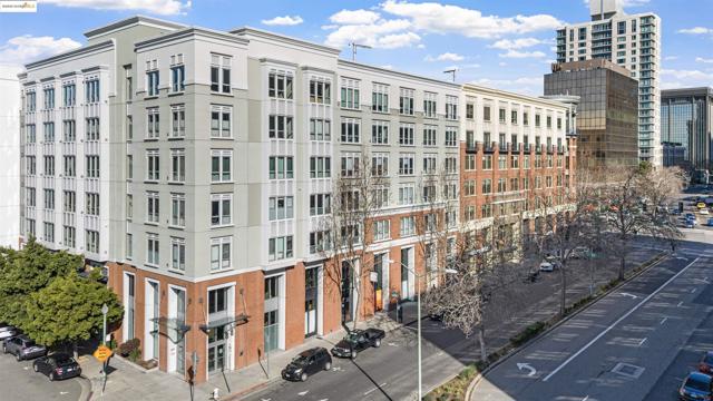 438 W Grand Ave, Oakland CA: https://media.crmls.org/mediaz/9d916bd0-a010-4569-976a-65ff03ff3de9.jpg