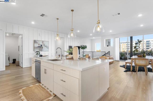 2250 Kilowatt Way, Fremont CA: https://media.crmls.org/mediaz/9d91b068-cb0f-408d-90f8-1aede97c9073.jpg