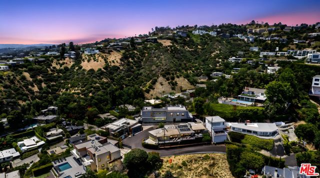 1565 Haslam Terrace, Los Angeles CA: https://media.crmls.org/mediaz/9d91e9f9-c19d-483c-bb26-14ce12045249.jpg