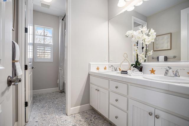 1049 S WEDGEWOOD DR, San Ramon CA: https://media.crmls.org/mediaz/9d91ffe8-286f-4cd9-96b8-70ea45433543.jpg