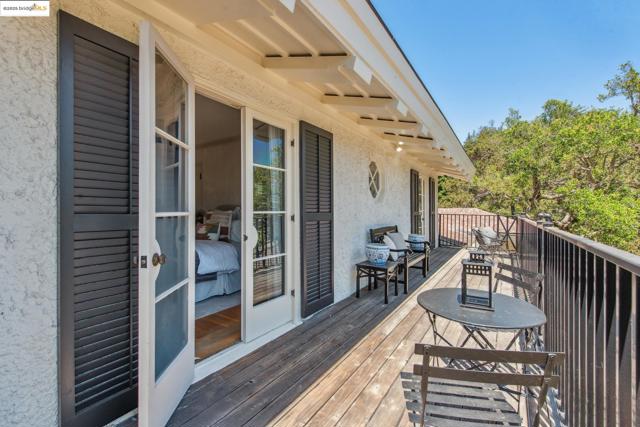 305 The Uplands, Berkeley CA: https://media.crmls.org/mediaz/9d9216d2-fb94-4615-80e9-a768a3d2ae42.jpg